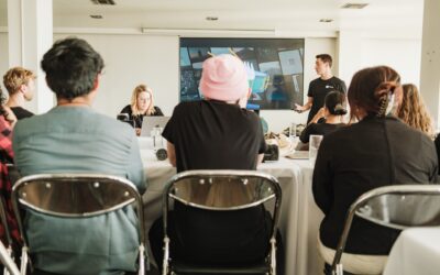 Feedback in Communication: The Complete Workplace Guide